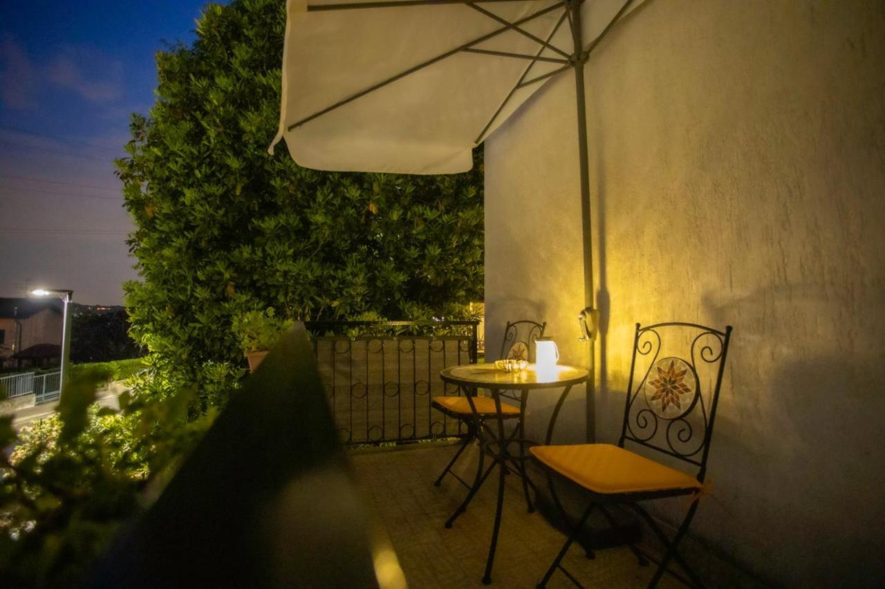 B&B Villa Mirella Casnate Con Bernate Exterior photo