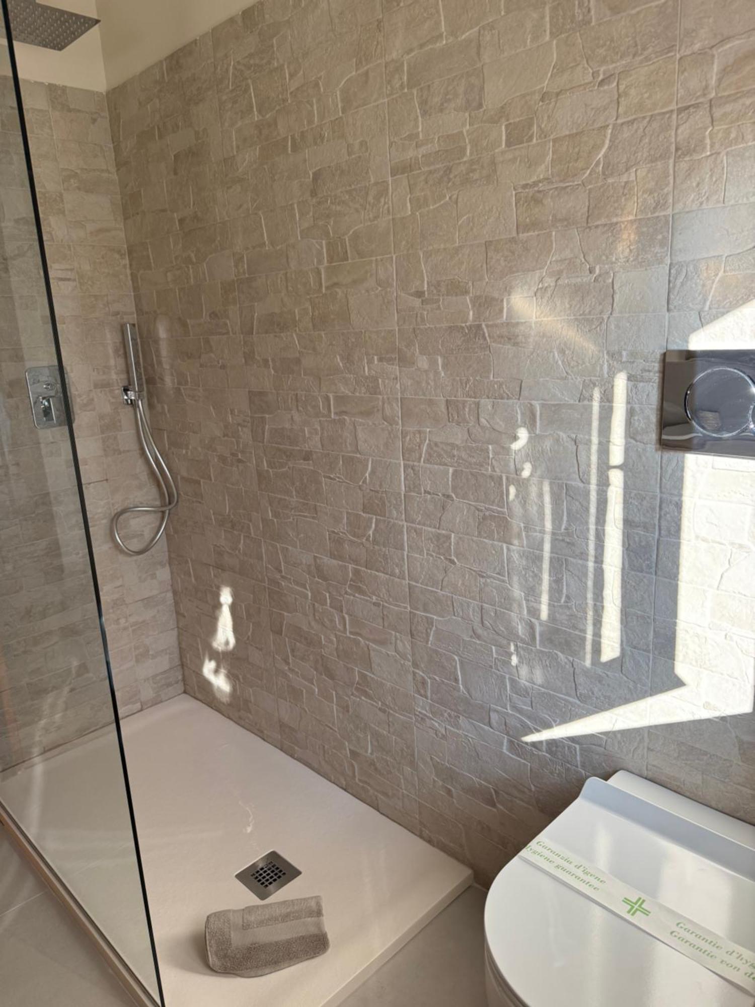 B&B Villa Mirella Casnate Con Bernate Exterior photo