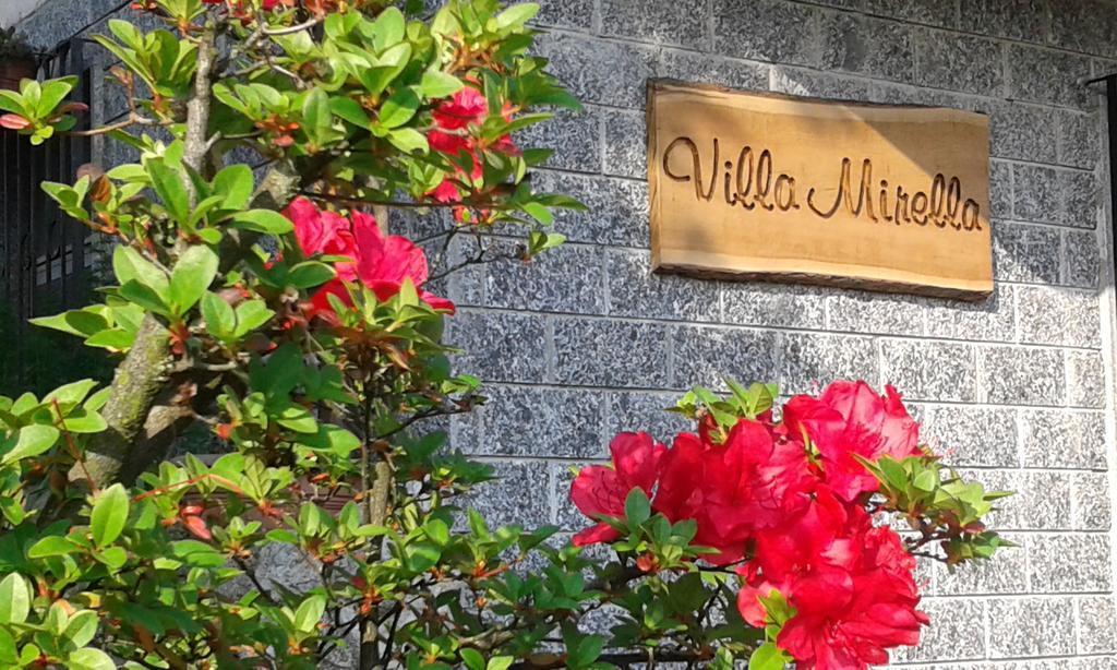 B&B Villa Mirella Casnate Con Bernate Exterior photo
