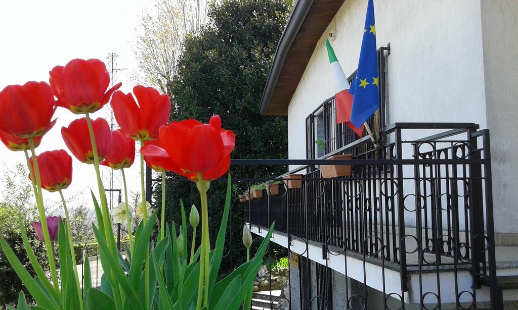 B&B Villa Mirella Casnate Con Bernate Exterior photo