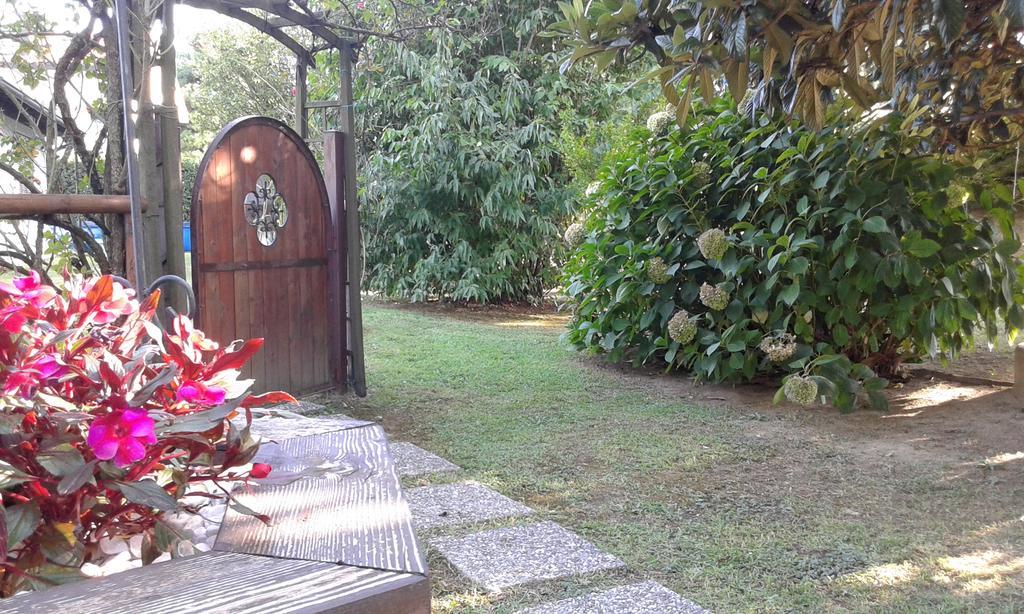 B&B Villa Mirella Casnate Con Bernate Exterior photo