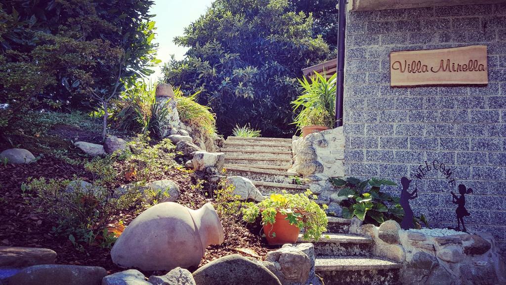 B&B Villa Mirella Casnate Con Bernate Exterior photo